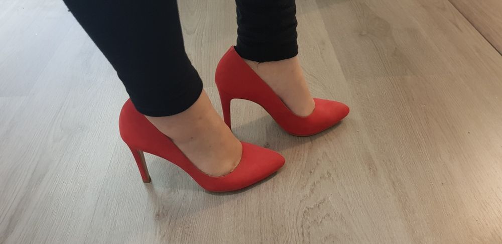 Stilletos Zilian, tamanho 35
