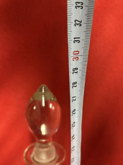 Garrafa antiga com copos