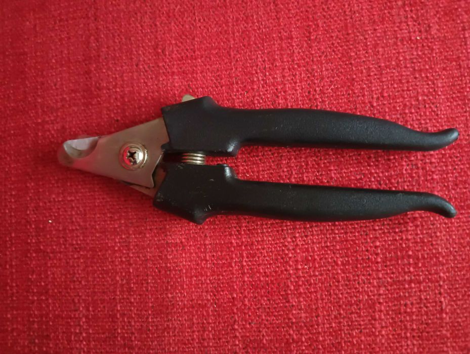 Alicate corta unhas com mola para animais