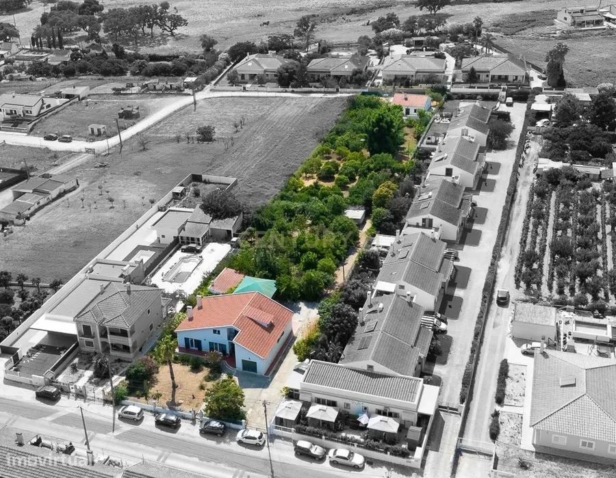 Quinta Exclusiva com Duas Moradias, Piscina e Pomar com Frutas Exótica