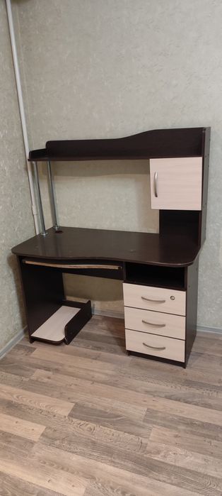 Стіл комп'ютерний (письмовий)