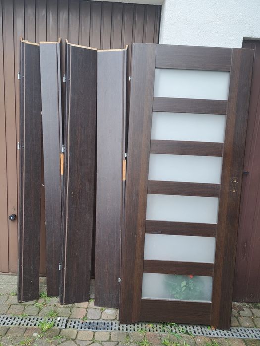 Drzwi 80 z futryna obejmujaca