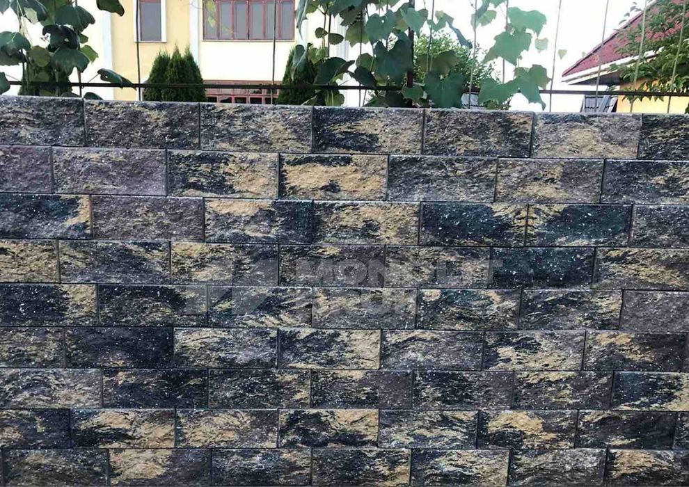 Тотальний розпродаж; Паркан з колотого каменю; Рваний блок;
