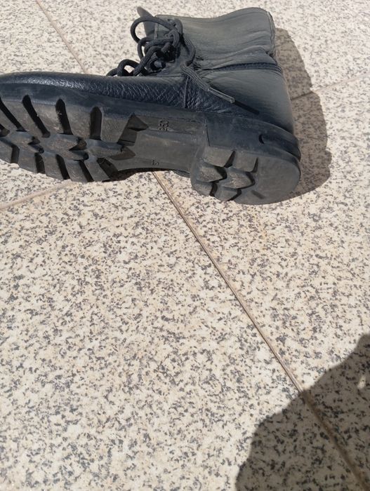 Botas Militares Pretas de Couro - Tamanho 37