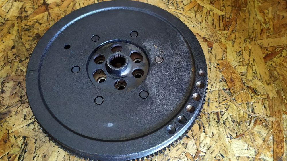 Volante do motor Audi A4 B7 2.0TDI , caixa automatica 03G105317