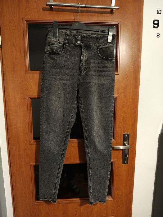 Damskie spodnie jeansowe szare Even&Odd