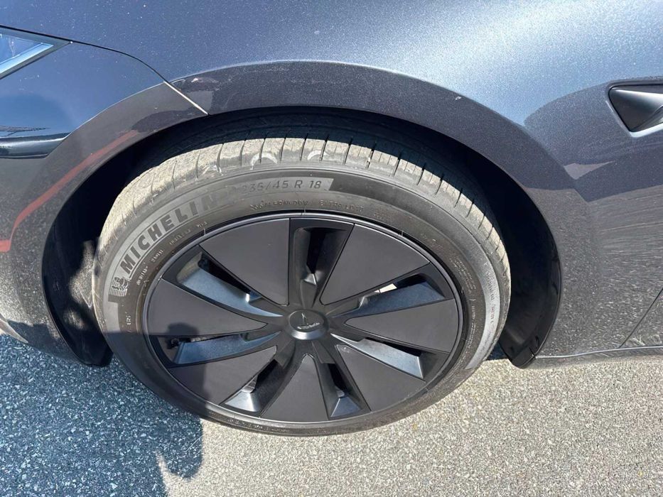 Tesla Model 3 Long Range      2025