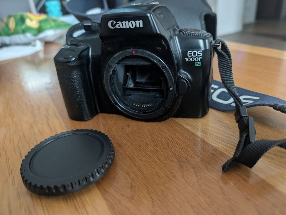 Canon EOS 1000F N – Lustrzanka analogowa 35mm BODY + Etui i Pasek