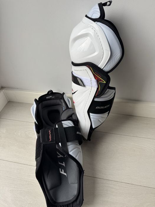 Nagolenia hokejowe Bauer fly-pro