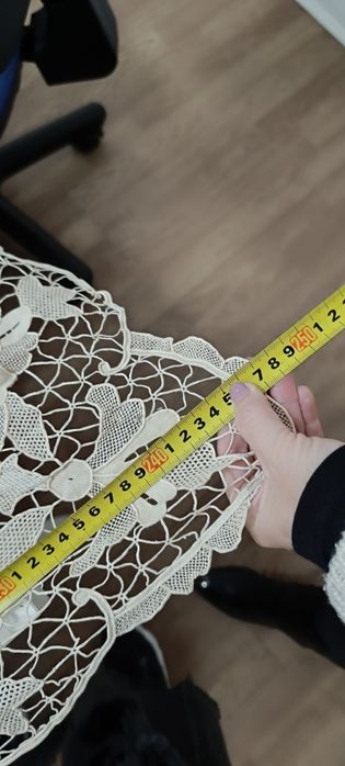 Toalha bordada à mão. Nunca foi usada. Guardanapos ainda estão presos