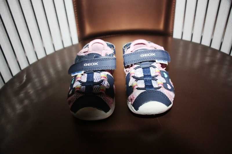 Sandálias azuis e cor de rosa da GEOX tamanho 20