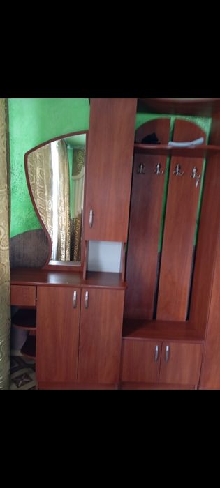 Прихожа..в доброму стані