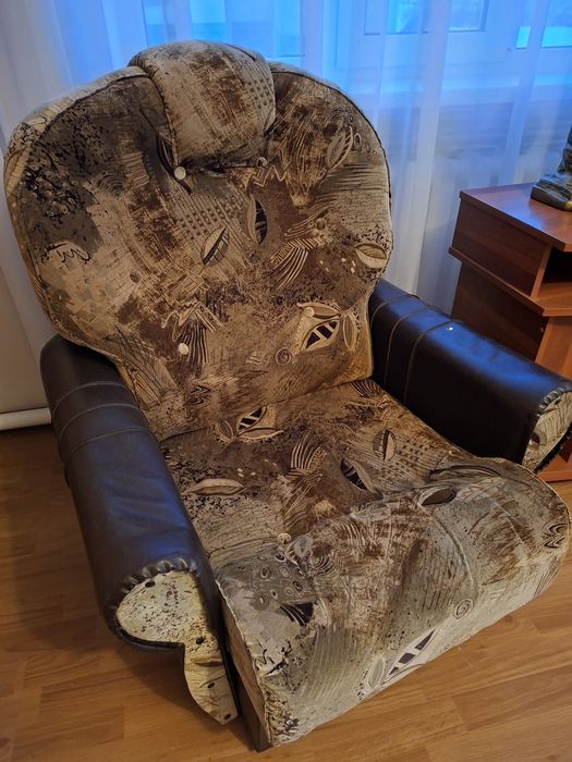 Два м'ягкі крісла