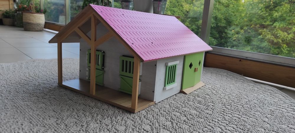 Stajnia schowek gospodarczy dla figurek koni Schleich