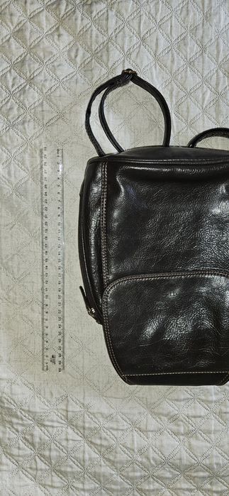 Bolsa tipo mochila de couro castanho