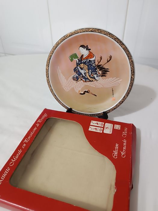 Prato Parede. Porcelana Fernando Vieira. Novo em caixa.