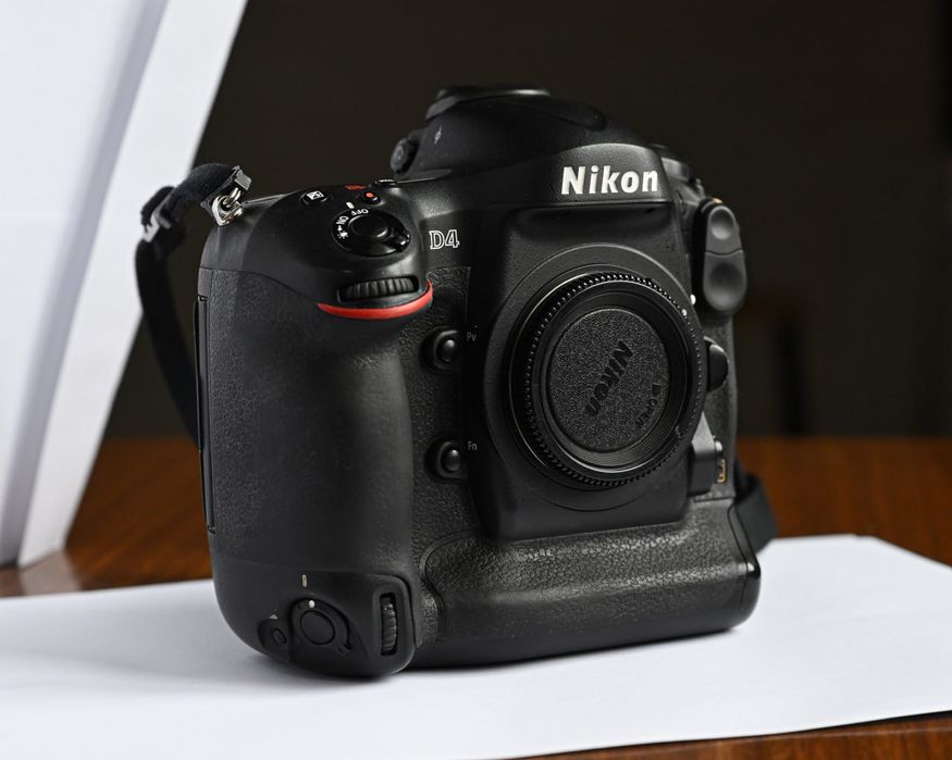 Продаю Nikon D4.