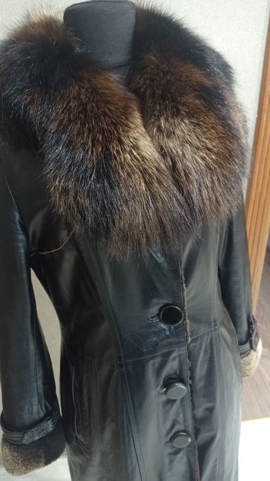 Дублянки жіночіа натуральна шкіра та  хутро.