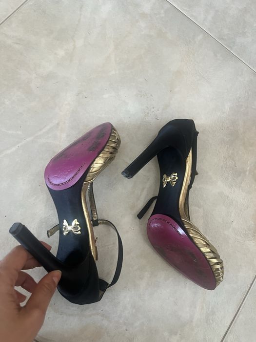 Betsy Johnson saldália de salto alto