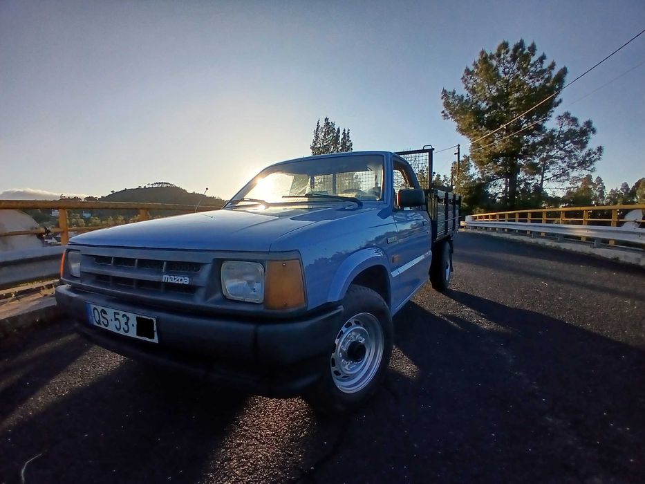 Mazda b2200 3 lugares