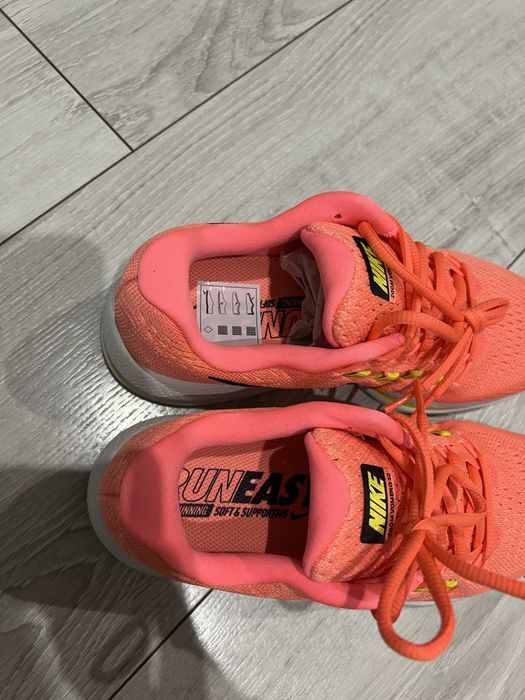 Damskie buty biegowe 38,5 Nike Air Zoom Vomero 12