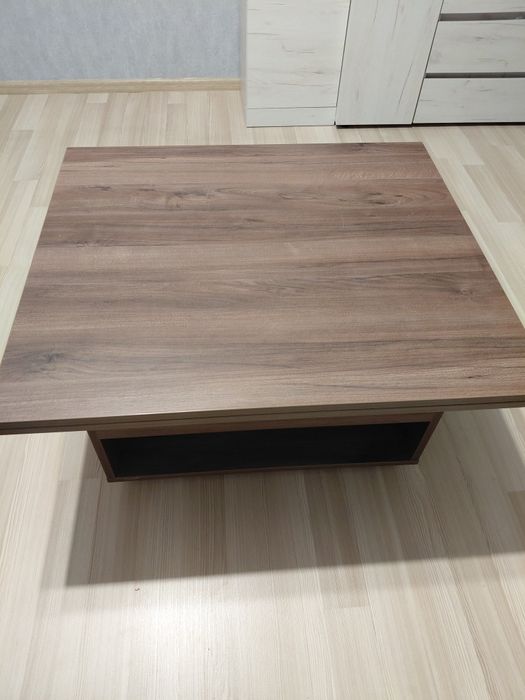 Стіл-трансформер на коліщатках