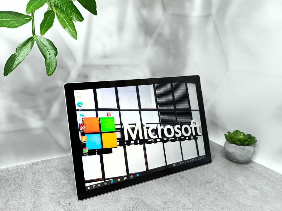 Планшет Microsoft Surface Pro 4/i5-6300U/4GB/128 GB/12.3"/3K/2736x1824