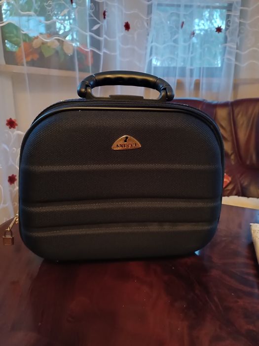 Walizka torba usztywniana kosmetyczka jak nowa