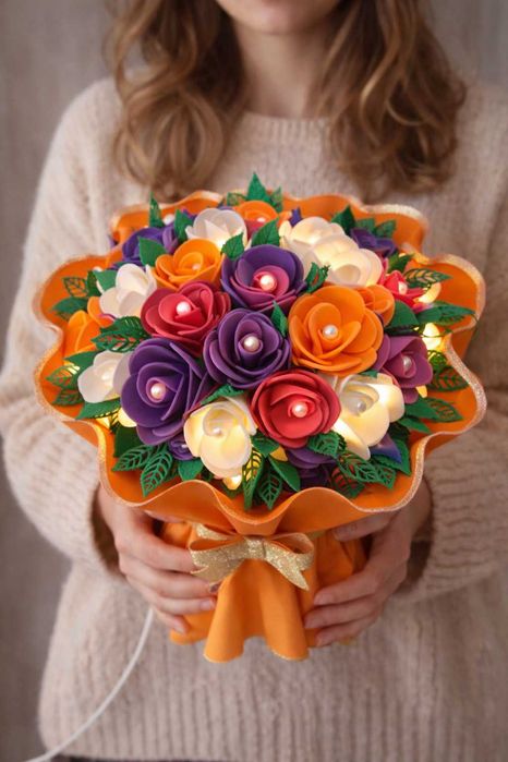 Букет-світильник подарунок на 14 лютого та 8 березня, квіти не в’януть