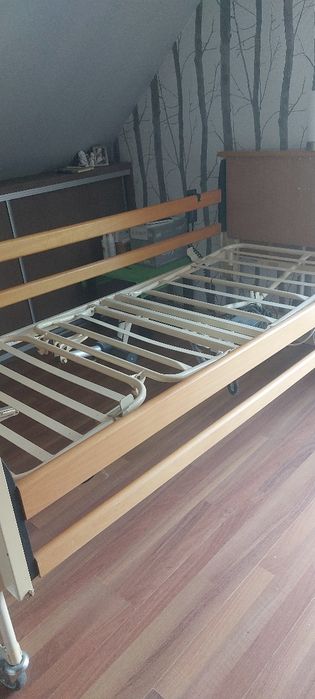 łózko rehabilitacyjne z materacem przeciwodleżynowym