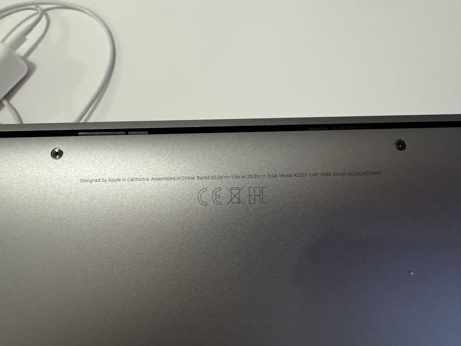 Mac book Air M1 + przejsciówka