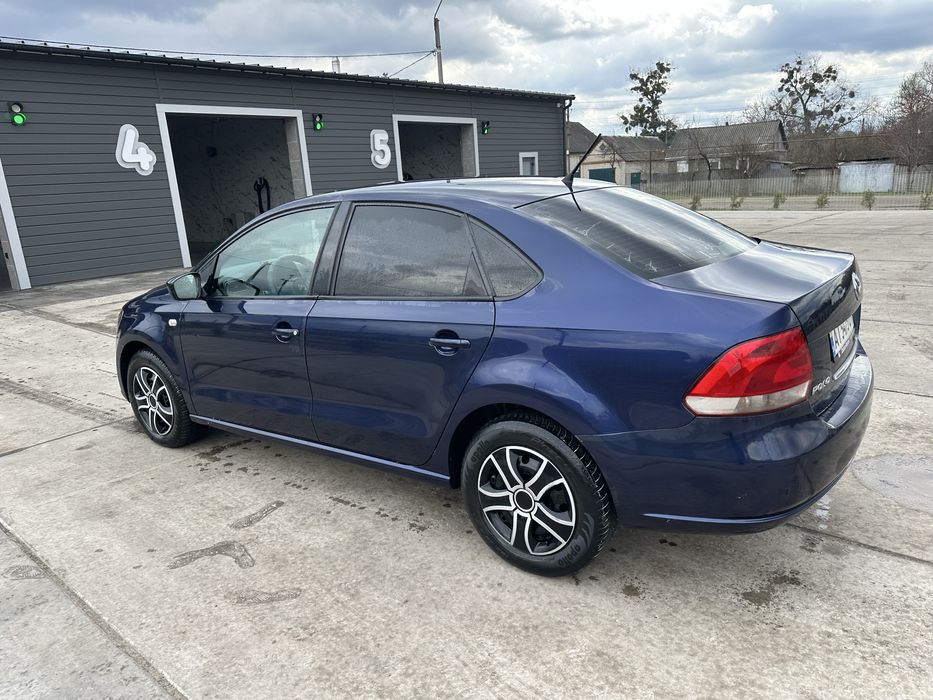 Продам семейный автомобиль