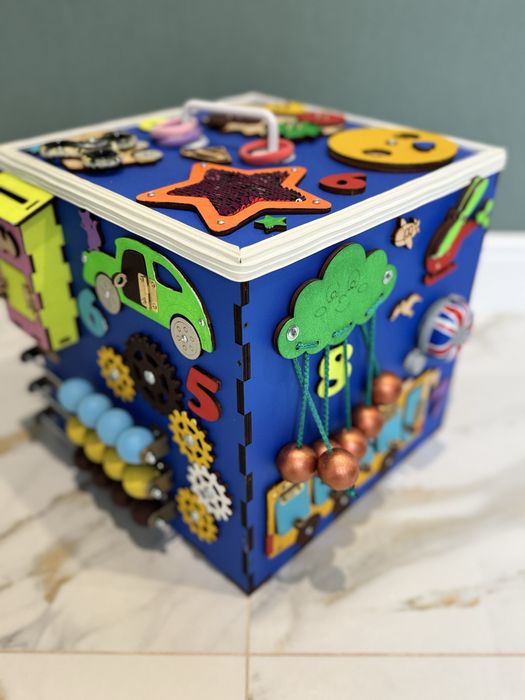 Розвиваючі Бізікуб бізідошка бізіборд для дітей