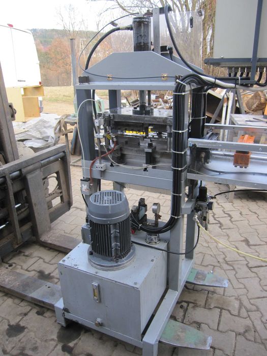 Prasa hydrauliczna wykrawarka posuw