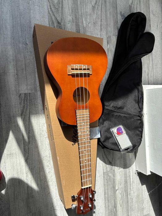 Ukulele Harley Benton UK-11C Soprano + Capa + Caixa Original