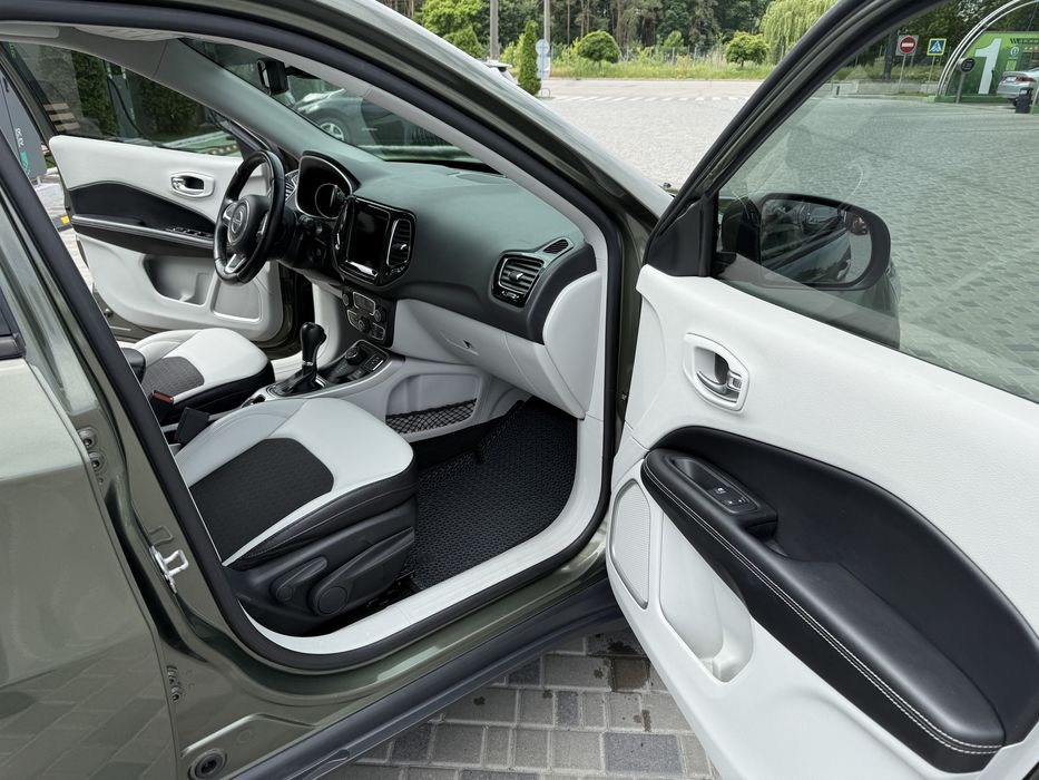 Продам Jeep Compass