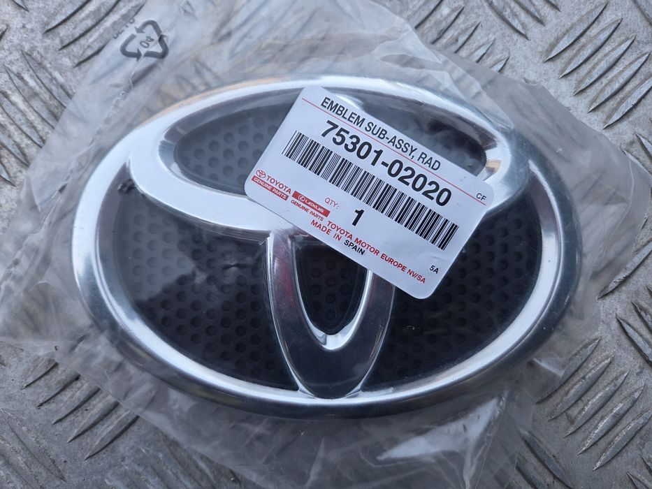 Emblemat znaczek na grill  Toyota