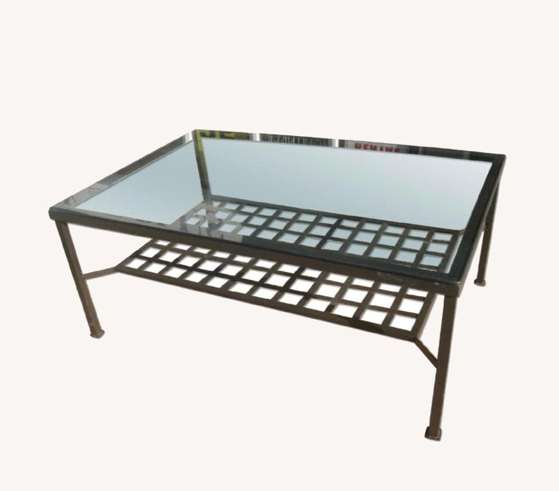Mesa de centro metálica com tampo de vidro