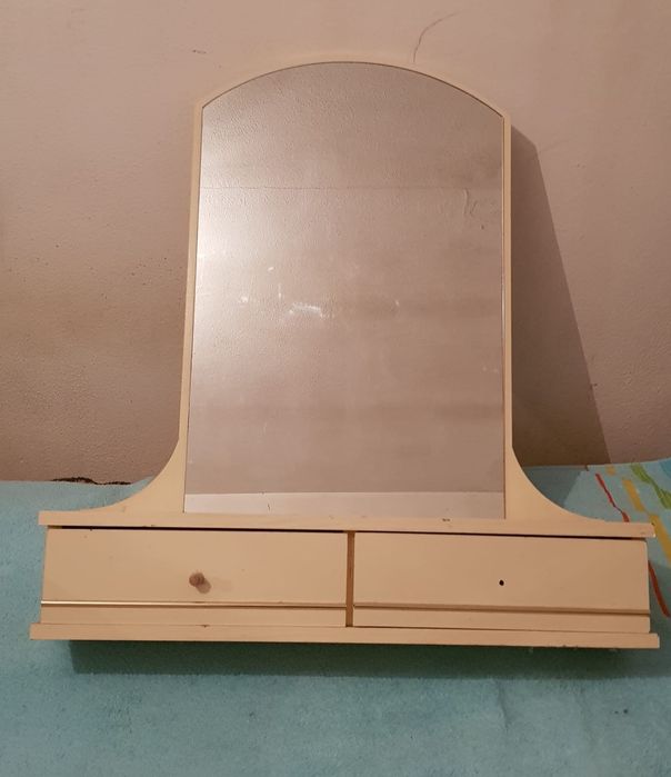 Espelho com gavetas em bom estado64585106220419120