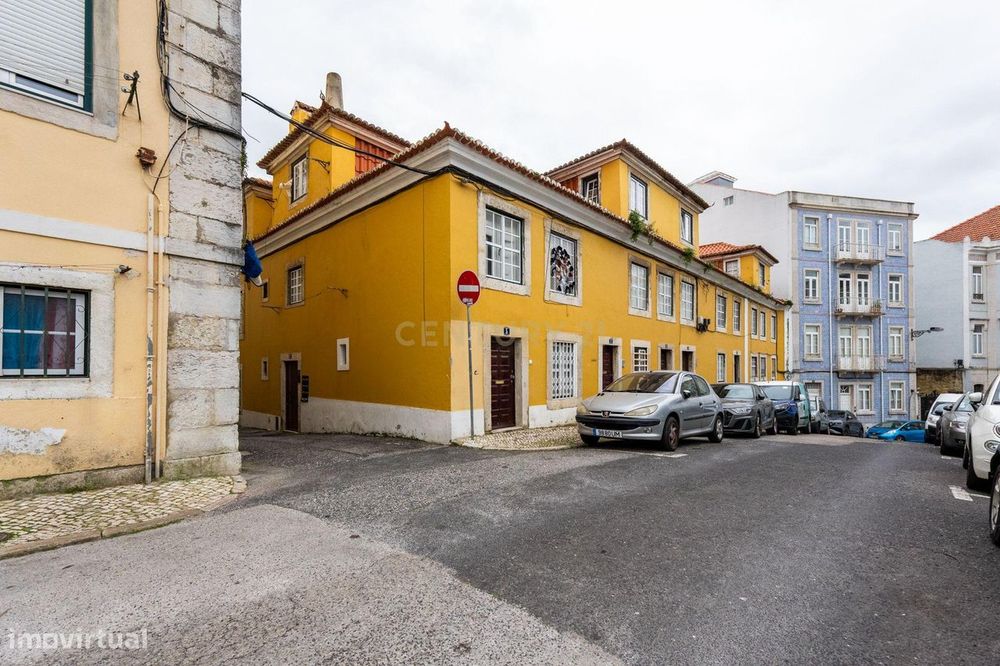 T2 com Terraço de 100 m² no Centro de Lisboa | Elevado Potencial de Va — Arroios, Lisboa