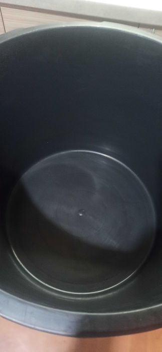 Продам ёмкость строительную 90 л