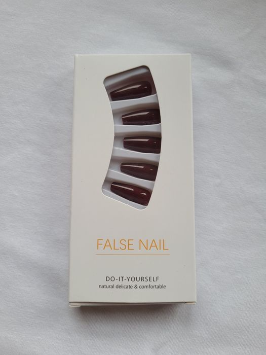 Nowe paznokcie tipsy burgundowe bordowe długie alternative y2k