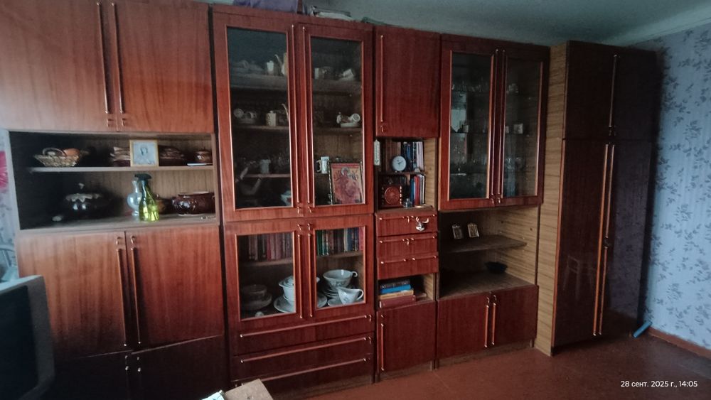 Продам стенку довжина 406см. висота 230см