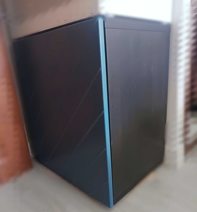 Móvel de arrumação / Aparador IKEA BESTÅ preto-castanho com porta azul (60x42x64 cm)