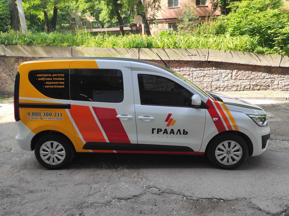 Бредування лекового транспорту. Поклейка плівки oracal, orajet