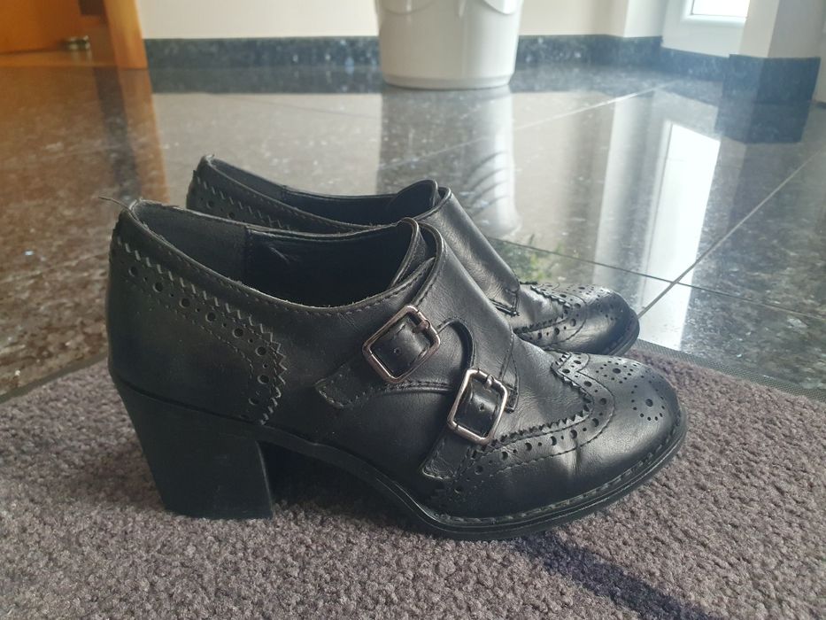 Sapatos pretos 37