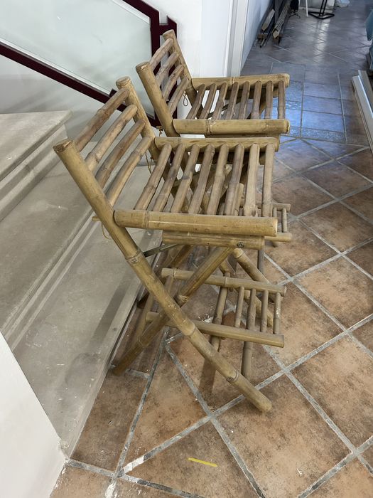 2 bancos de bar em bambu