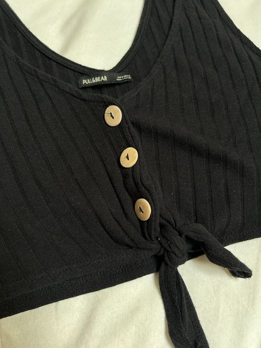 Top curto preto com botões