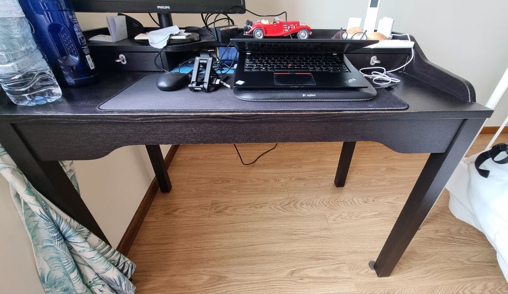Secretária/escrivaninha com 2 gavetas em wengê