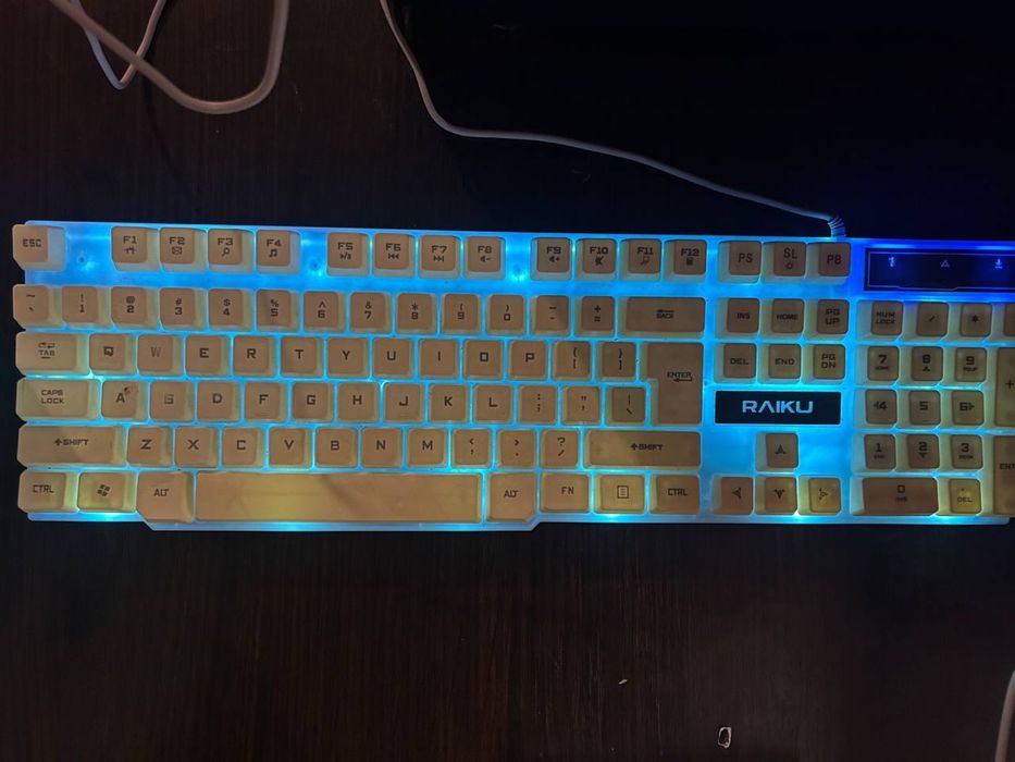 Продам игровой комп с монитором клавиатурой и мышкой(можно по отдельн)